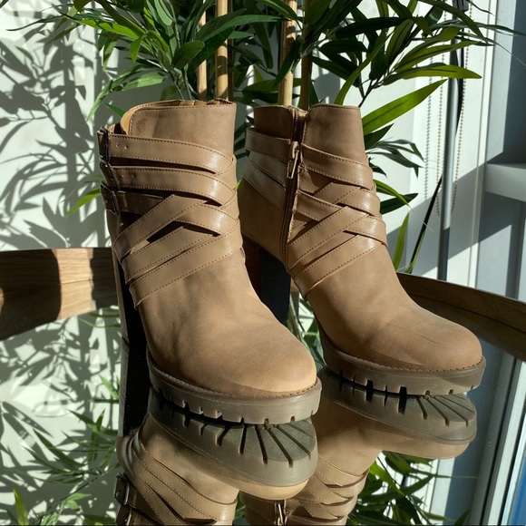 Authentic Leather Boots. - Picture 4 of 4